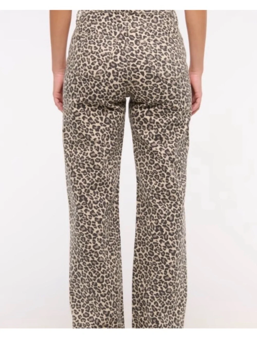 Abercrombie & Fitch Leopard-Print 90s high rise relaxed jean - Picture 3 of 6